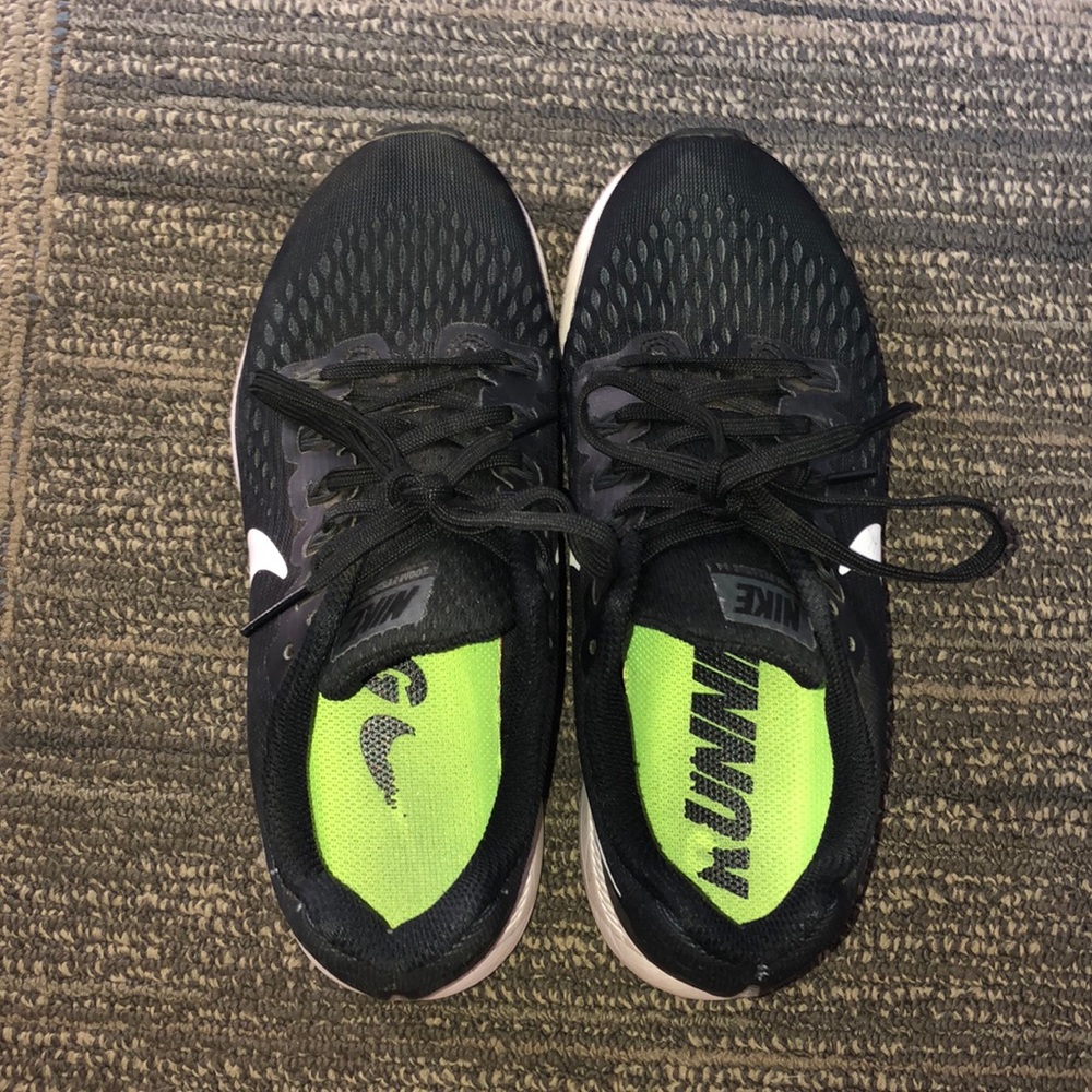 great condition black nike running shoes